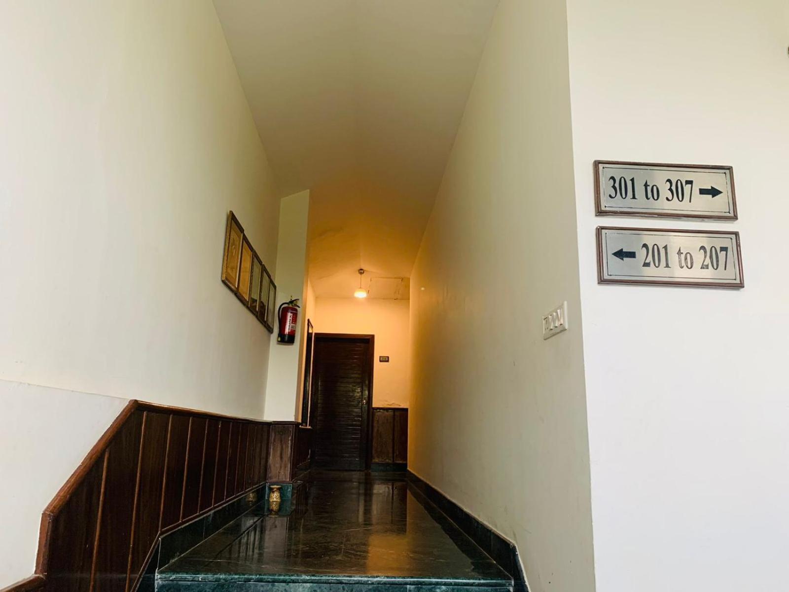 The Riverview Retreat Corbett By Leisure Hotels Garjia Exterior foto