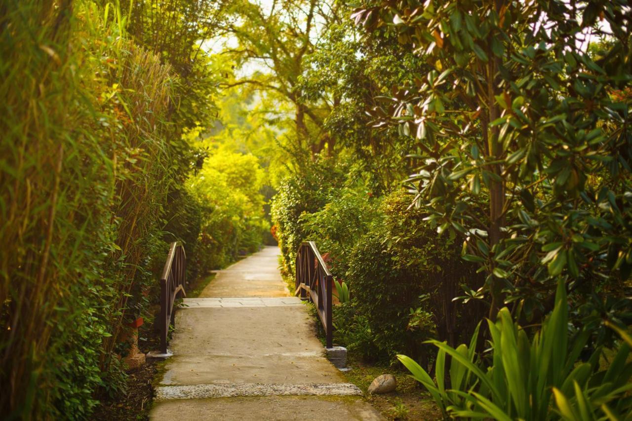 The Riverview Retreat Corbett By Leisure Hotels Garjia Exterior foto